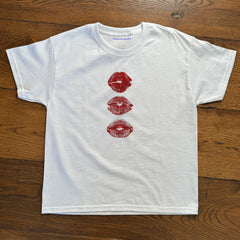 TripleKiss��3 Kisses Baby Tee