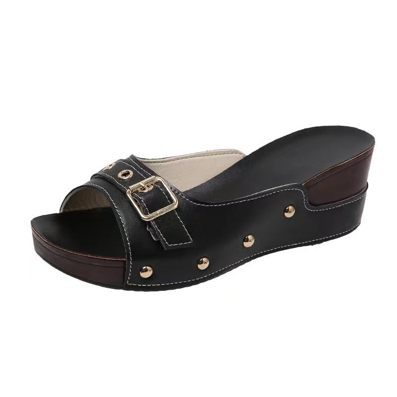 Chasing That Fame Flat Sandals